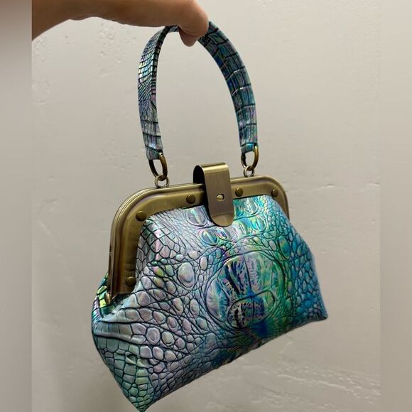 Iridescent Croc-Embossed Leather Handmade Retro Push Lock Multi Use Handbag - Picture 9 of 17